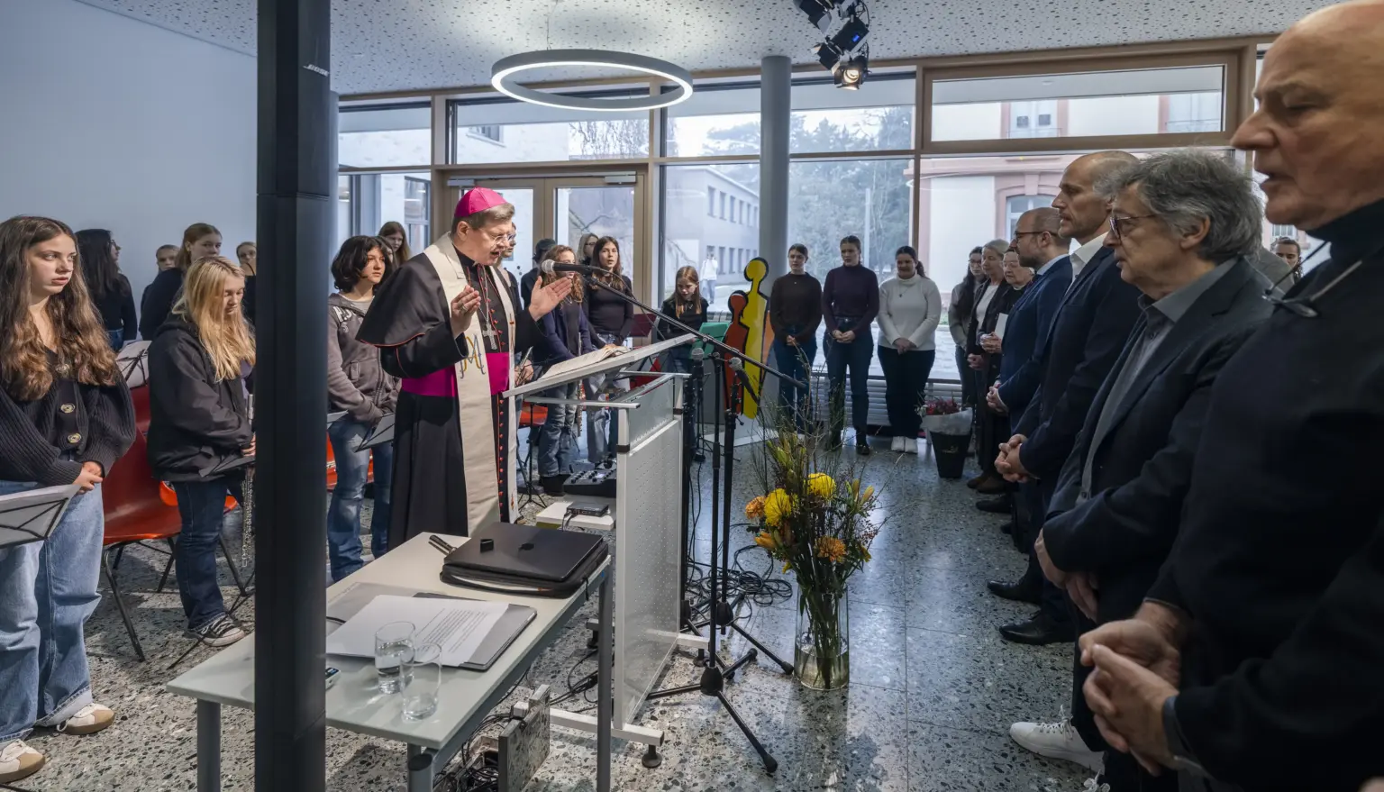 Schulstiftung Freiburg Einw. durch Erzbischof Burger St. Ursula Wiehre