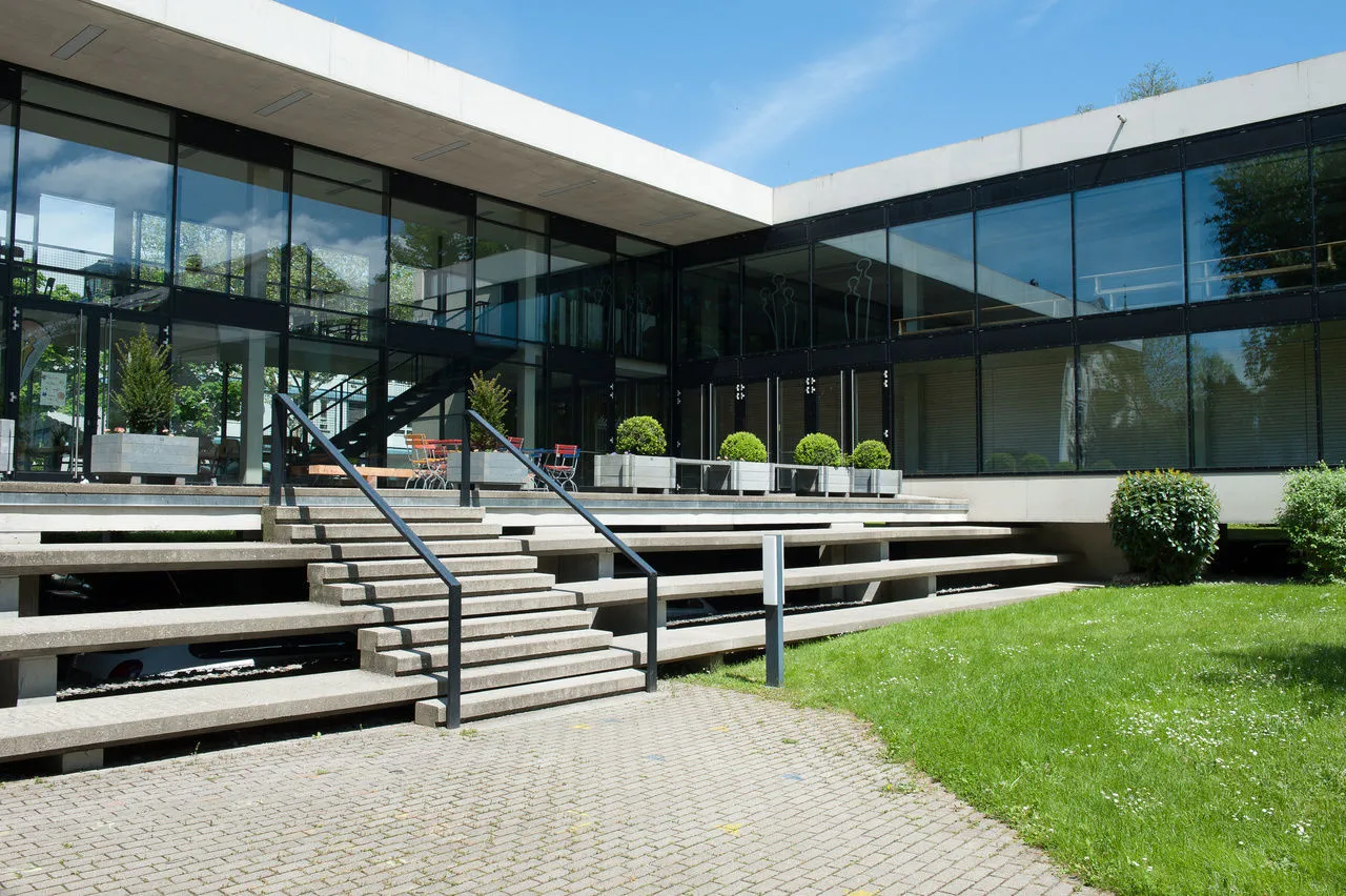 Schulstiftung Freiburg St Ursula Wiehre Freiburg Aussenansicht Gebaeude Eingansbereich